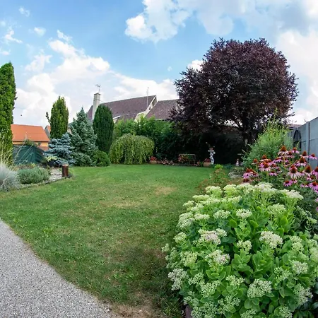 Holacky Villa